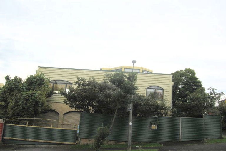 Photo of property in 2 Glenshee Place, Highland Park, Auckland, 2010