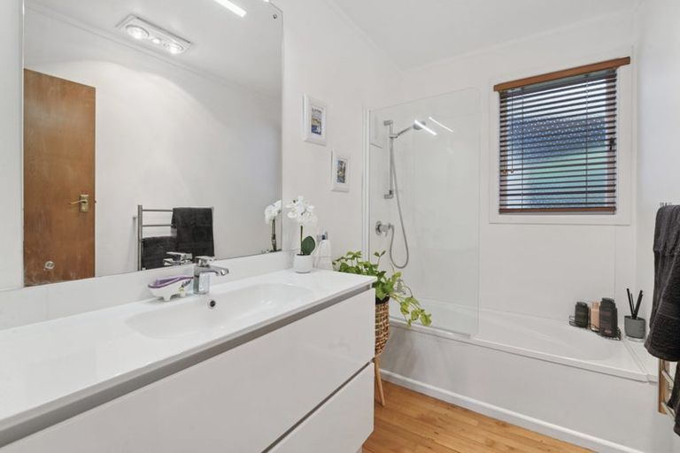 Photo of property in 1/17 Merriefield Avenue, Forrest Hill, Auckland, 0620