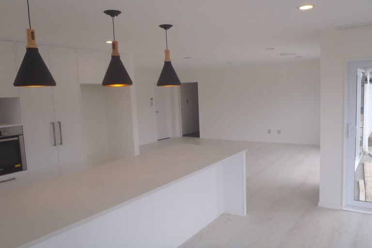 Photo of property in 21 Eastview Crescent, Stanmore Bay, Whangaparaoa, 0932