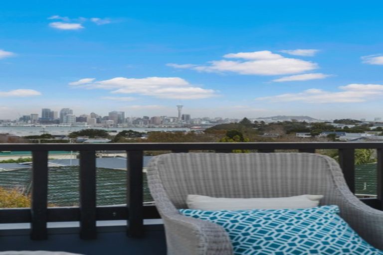Photo of property in 5a Bruce Street, Northcote Point, Auckland, 0627