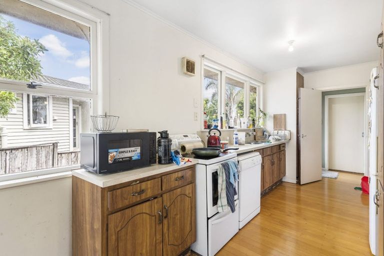 Photo of property in 11 Sycamore Drive, Sunnynook, Auckland, 0620