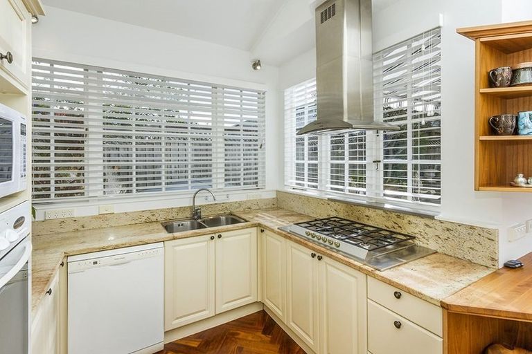 Photo of property in 2/40a Norwood Road, Bayswater, Auckland, 0622