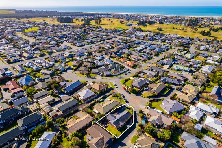 Photo of property in 6 Ronald George Place, Parklands, Christchurch, 8083