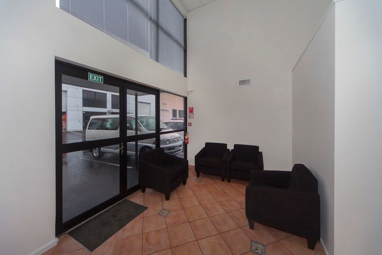 Photo of property in 11 Central Park Drive, Te Atatu South, Auckland, 0610