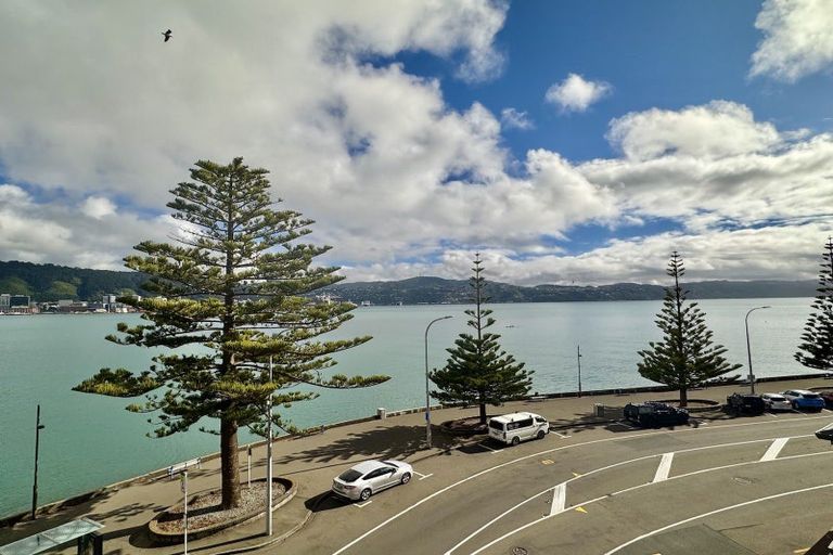 Photo of property in 322 Oriental Parade, Oriental Bay, Wellington, 6011