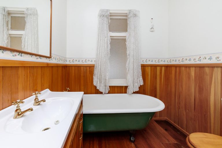 Photo of property in 643 Ferguson Street, Terrace End, Palmerston North, 4410