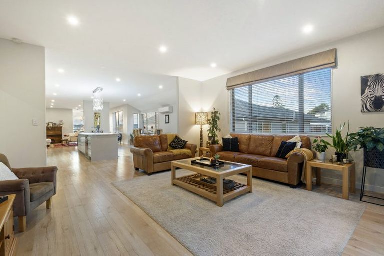 Photo of property in 7 Bridget Court, Red Beach, 0932