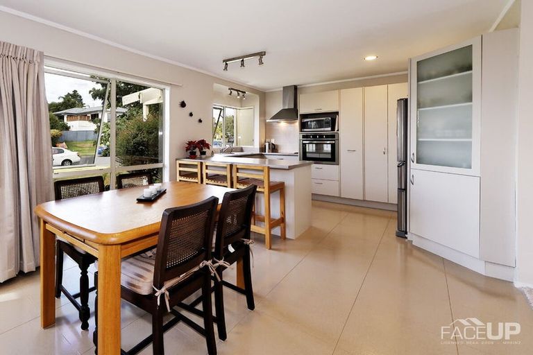 Photo of property in 9 Harbour Lights Close, West Harbour, Auckland, 0618
