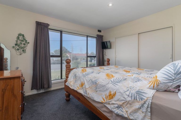 Photo of property in 37 Moffett Street, Islington, Christchurch, 8042