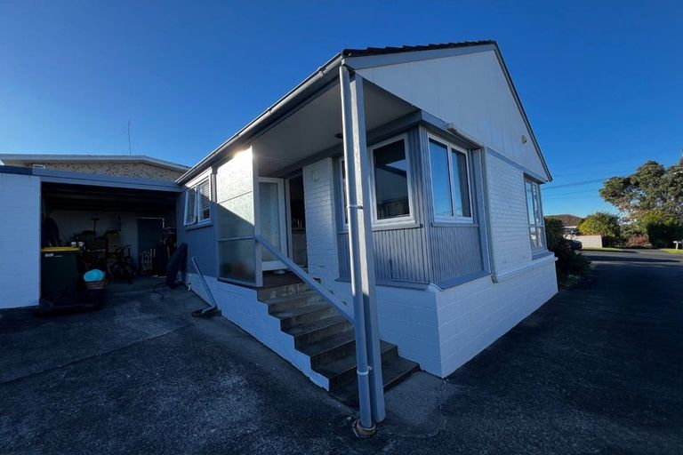 Photo of property in 1/7 Richards Avenue, Forrest Hill, Auckland, 0620