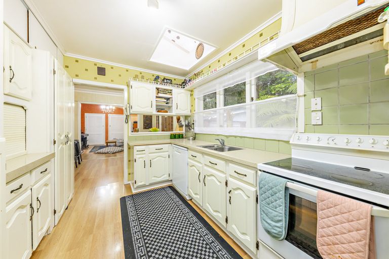 Photo of property in 11 Scenic Drive, Hillpark, Auckland, 2102