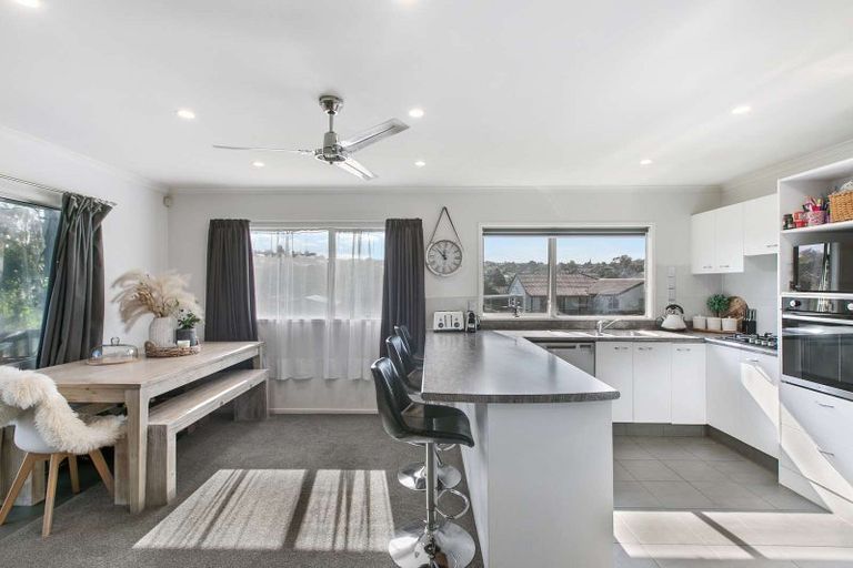 Photo of property in 4 Katrina Place, Massey, Auckland, 0614