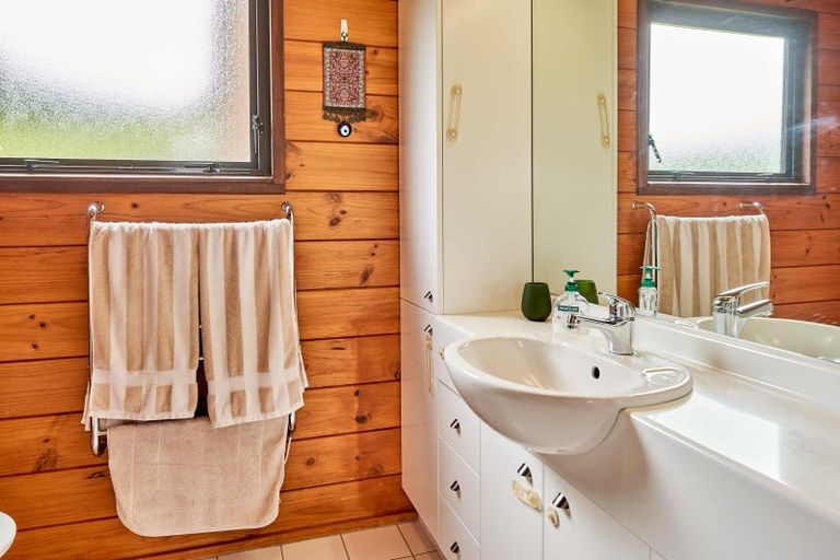 Photo of property in 31 Motukaraka Point, Pauatahanui, Porirua, 5381