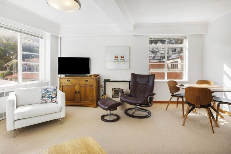 Photo of property in Wharenui Apartments, 274 Oriental Parade, Oriental Bay, Wellington, 6011