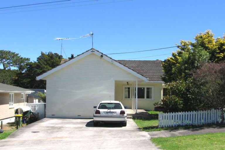 Photo of property in 9a Wernham Place, Northcote, Auckland, 0626