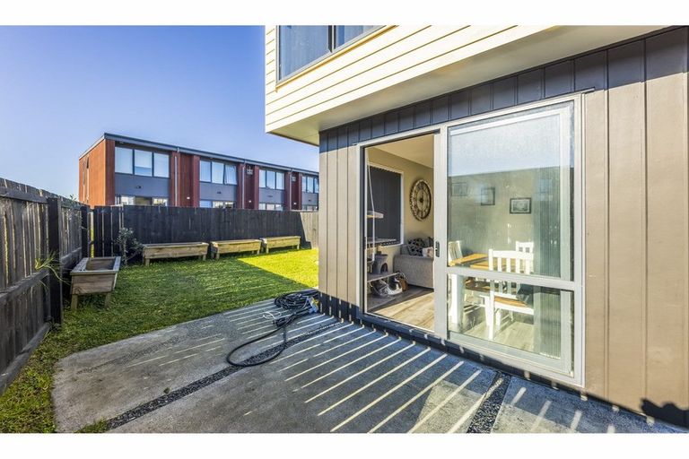 Photo of property in 1 Te Aparangi Road, Papakura, 2110