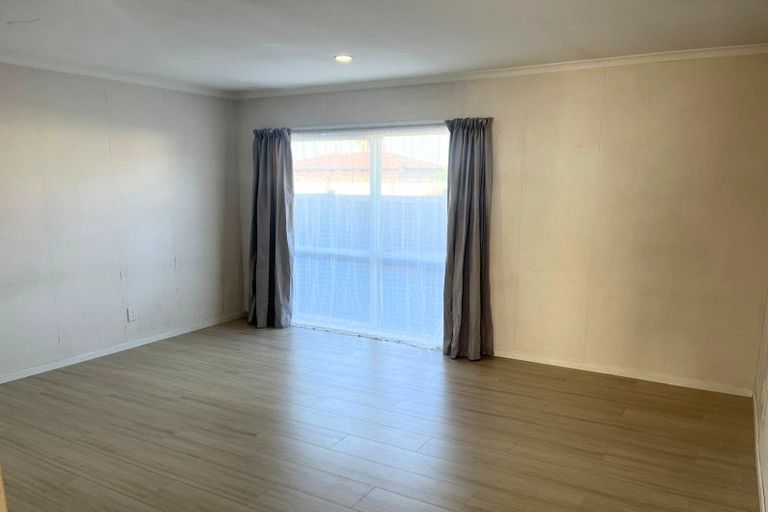 Photo of property in 14 Corta Bella Place, Golflands, Auckland, 2013