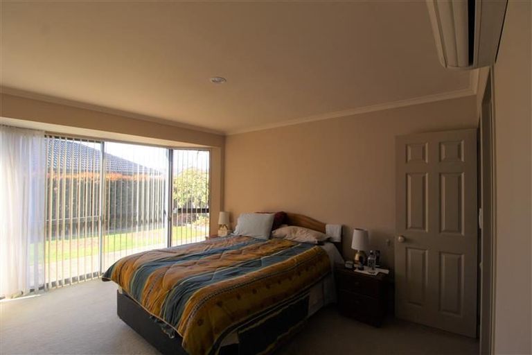 Photo of property in 37 Belcoo Crescent, East Tamaki, Auckland, 2013