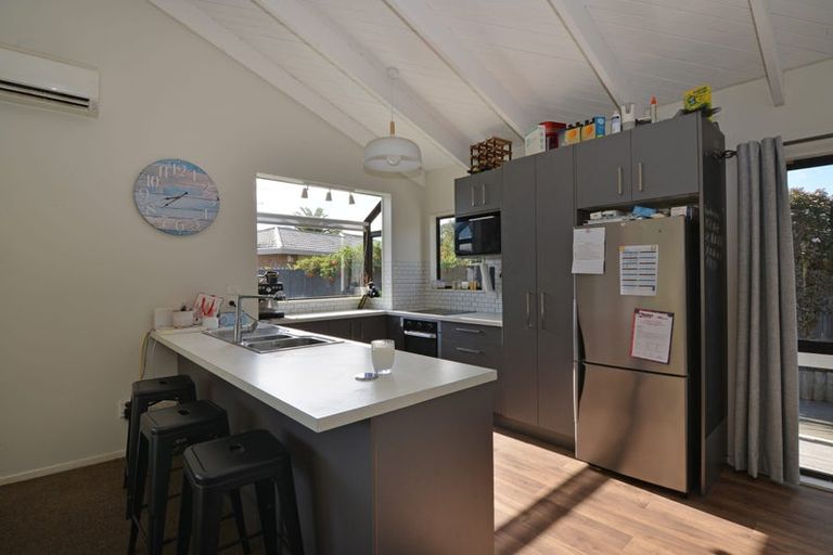 Photo of property in 10 Ross Grove, Paraparaumu, 5032