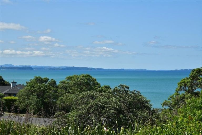 Photo of property in 4 Lea Place, Stanmore Bay, Whangaparaoa, 0932