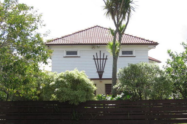 Photo of property in 50 Tirimoana Road, Te Atatu South, Auckland, 0602