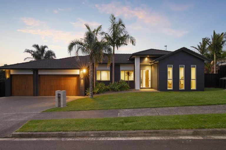 Photo of property in 23 Ina Ville Drive, Pukekohe, 2120