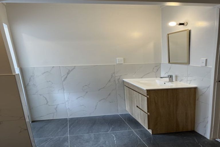 Photo of property in 35b Sartors Avenue, Northcross, Auckland, 0630