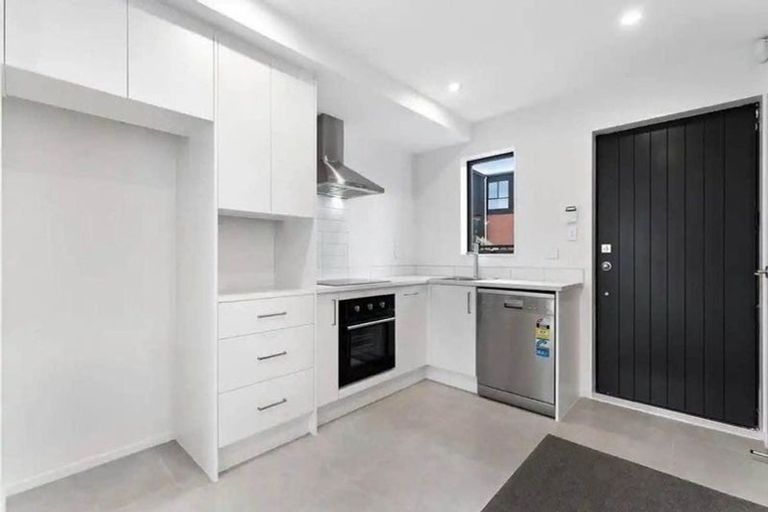 Photo of property in 250b Great North Road, Henderson, Auckland, 0612