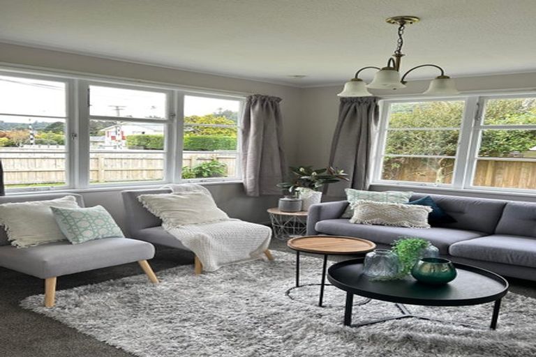 Photo of property in 320 Stokes Valley Road, Stokes Valley, Lower Hutt, 5019