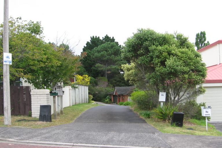 Photo of property in 2/5 Mandica Place, Sunnynook, Auckland, 0632