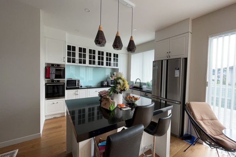 Photo of property in 1 Allegro Way, Oteha, Auckland, 0632