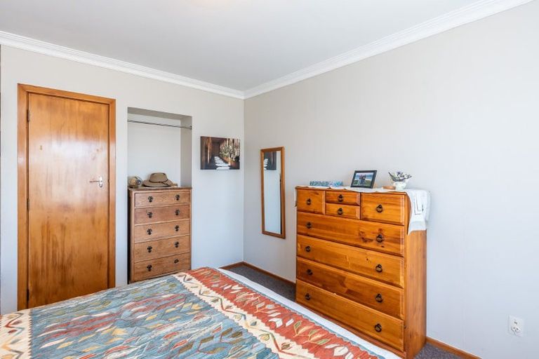 Photo of property in 2 Windsor Place, Levin, 5510