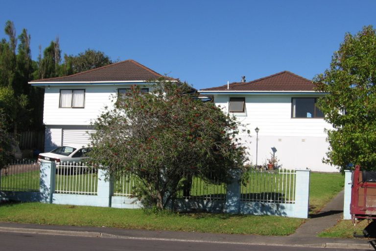 Photo of property in 34 Pahi Place, West Harbour, Auckland, 0618