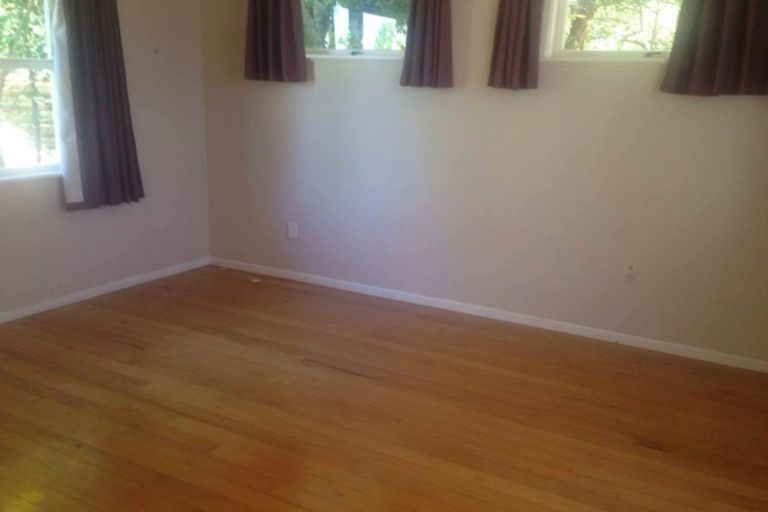 Photo of property in 3 La Trobe Street, Pakuranga Heights, Auckland, 2010