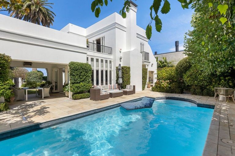 Photo of property in 3 Crescent Road, Parnell, Auckland, 1052