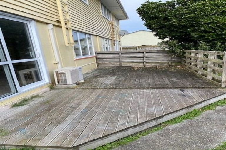 Photo of property in 27 Bell Street, Tawa, Wellington, 5028