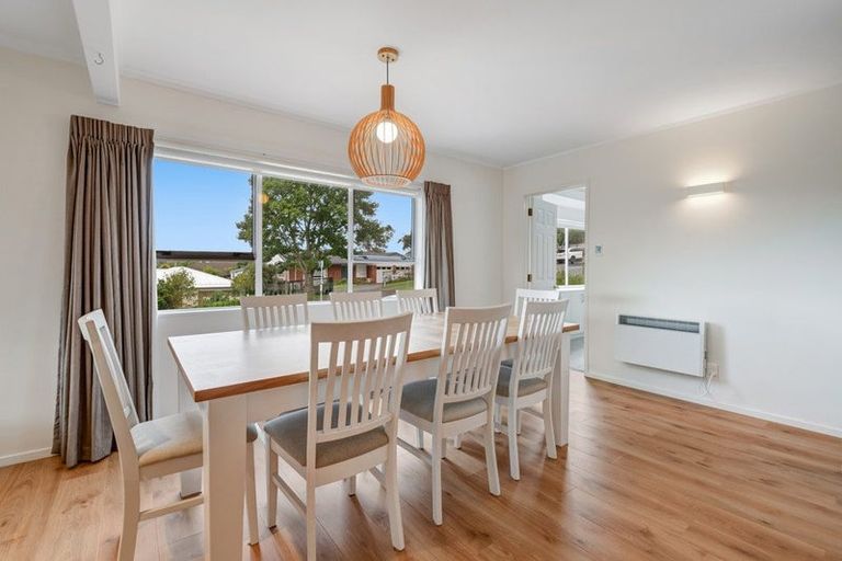 Photo of property in 8 Unsworth Drive, Unsworth Heights, Auckland, 0632