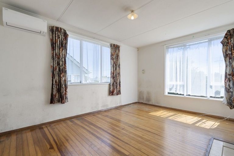 Photo of property in 61 Cook Street, Marfell, New Plymouth, 4310