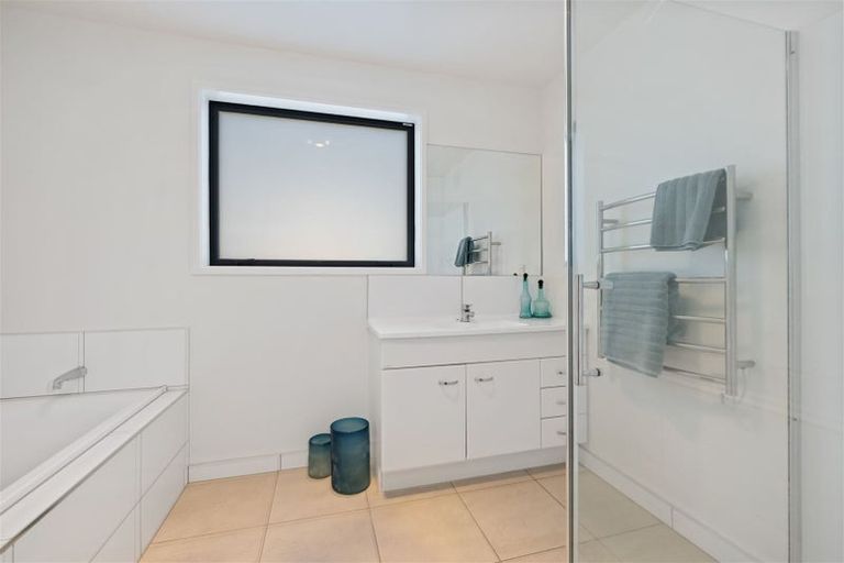 Photo of property in 92 Cannon Hill Crescent, Mount Pleasant, Christchurch, 8081