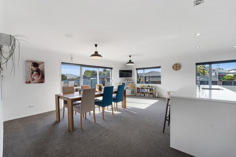 Photo of property in 7 Settlers Close, Whalers Gate, New Plymouth, 4310
