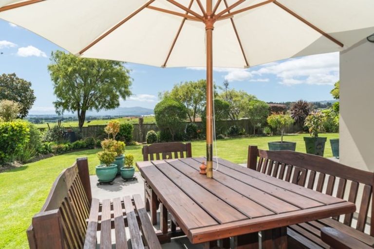 Photo of property in 87 Ruapehu Drive, Fitzherbert, Palmerston North, 4410