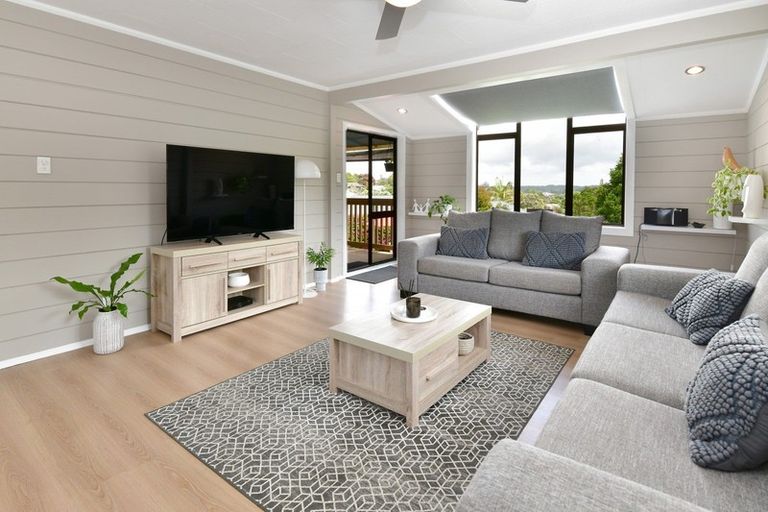Photo of property in 73b Vipond Road, Stanmore Bay, Whangaparaoa, 0932