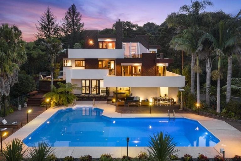 Photo of property in 12 Atarua Gardens, Waiatarua, Auckland, 0604