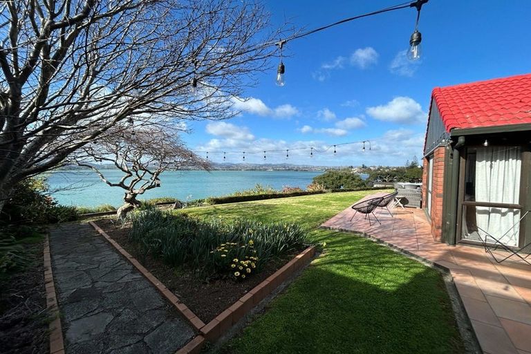 Photo of property in 240 Devonport Road, Tauranga, 3110