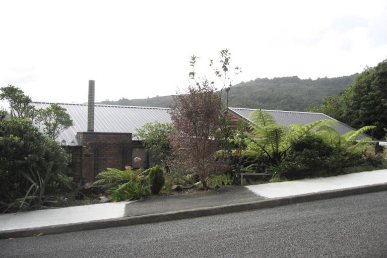 Photo of property in 25 Ngahere Street, Stokes Valley, Lower Hutt, 5019