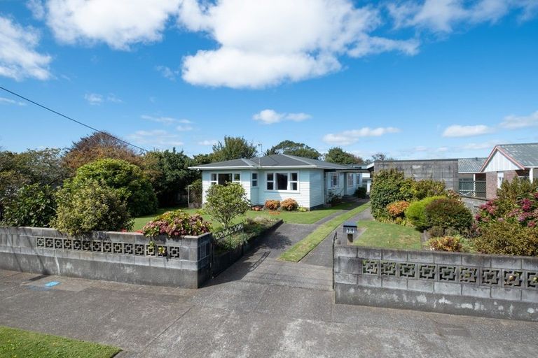 Photo of property in 38 Tawhiti Road, Hawera, 4610