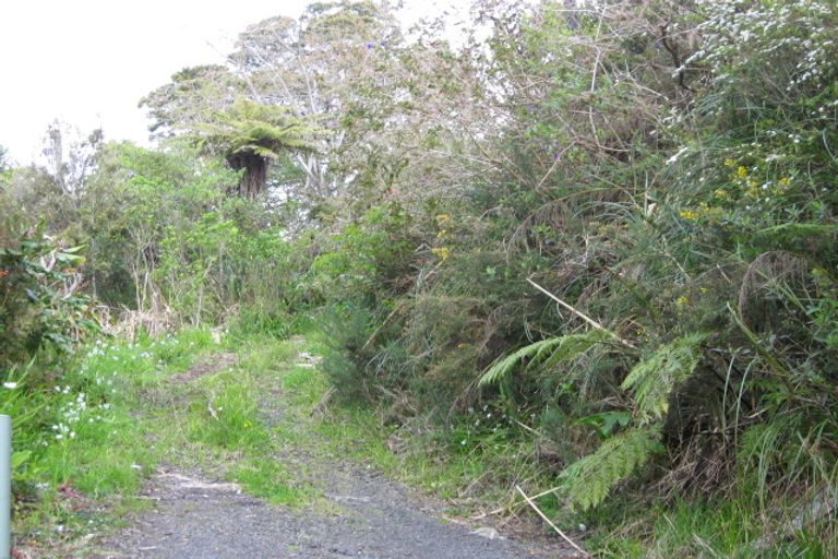 Photo of property in 36 Raroa Terrace, Waiatarua, Auckland, 0604