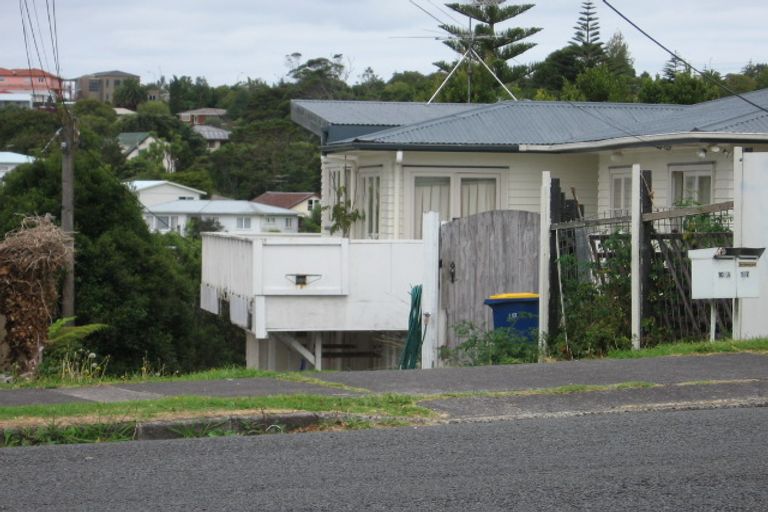 Photo of property in 1/107 Stanley Road, Glenfield, Auckland, 0629