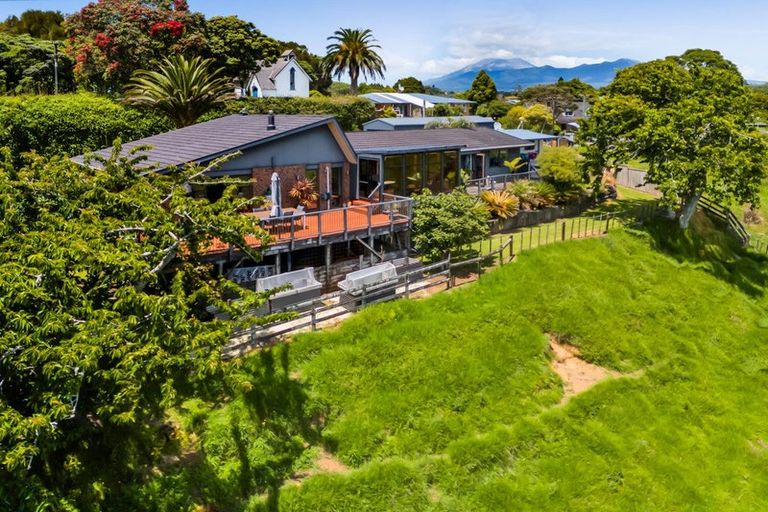 Photo of property in 2 Waireka Road, Omata, New Plymouth, 4374