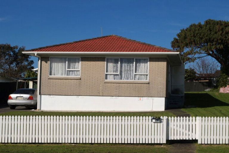 Photo of property in 15 Cranmere Crescent, Mangere East, Auckland, 2024